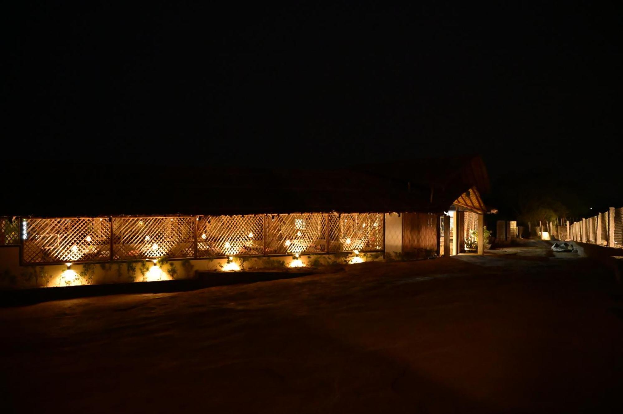Готель The Hampi Cafe Екстер'єр фото